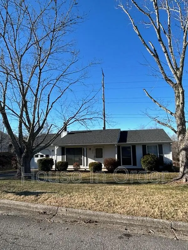 Photo 2 of 10 - 208 Scottlynn Dr - Asheville, NC Building Photo - 208 Scottlynn Dr