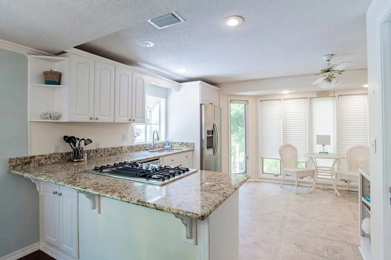 3 bed, 2.0 bath, 1593 sqft, $2,547 — Photo 3