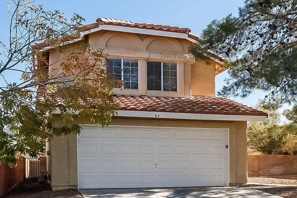 3 bed, 2.5 bath, 1961 sqft, $2,635 — Photo 2