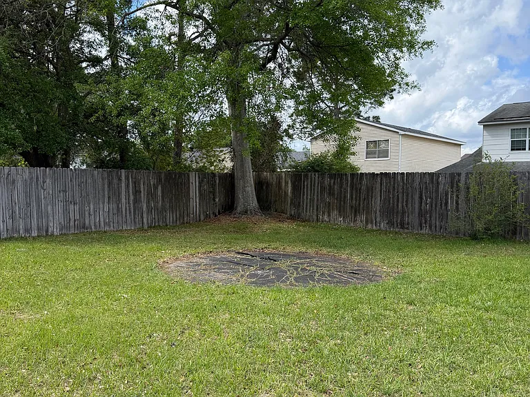 Huge Fenced in Yard
