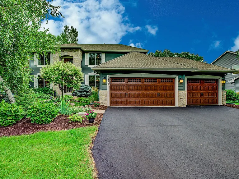 2456 Hunter Dr — Photo 1