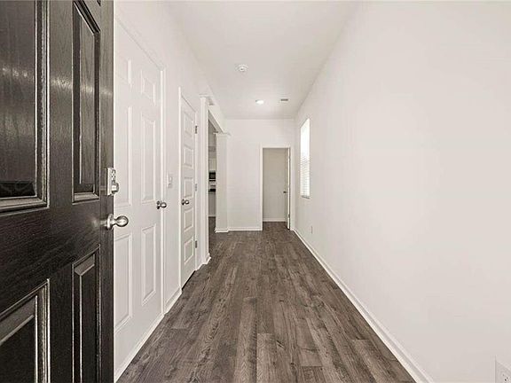 4th image of 322 Friendship Oak Way