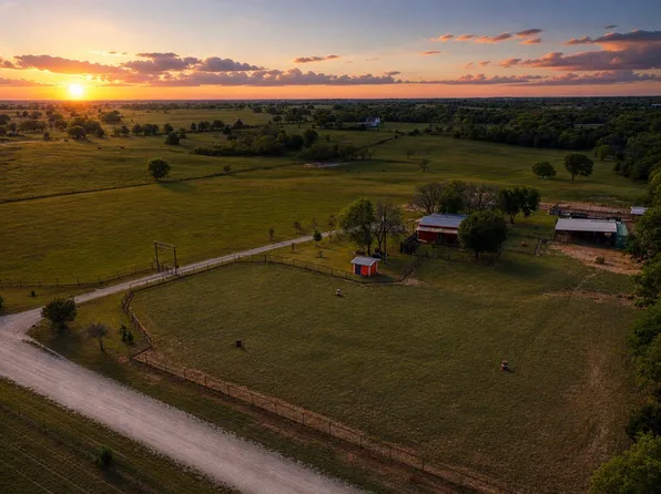 1406 N Johnson Loop, Montague, TX 76251