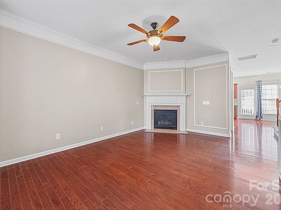 4th image of 925 Lyndley Dr