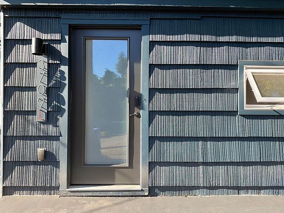 Front entrance to lower unit
