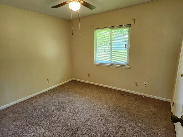802 Margret Ln — Photo 13