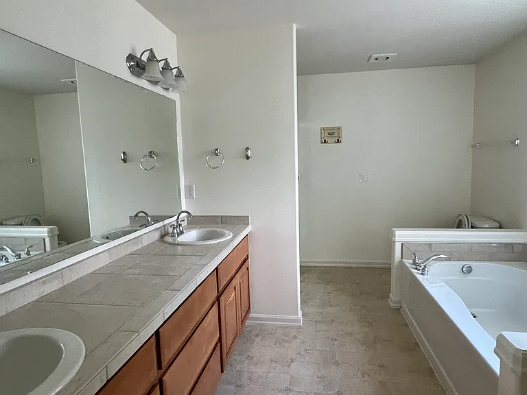 8015 NE 91st Ave — Photo 10