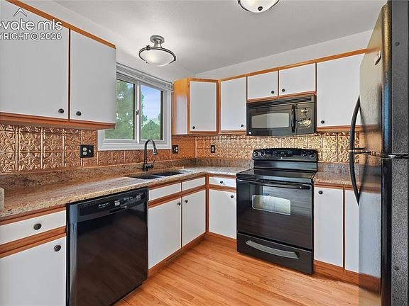 2nd image of 2119 Austrian Way