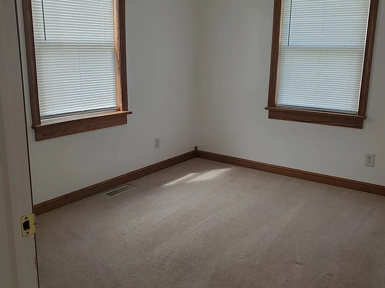 904 Federal Ave NE — Photo 10