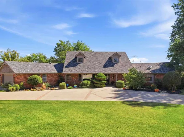 7528 NW Stonegate Dr, Lawton, OK 73505