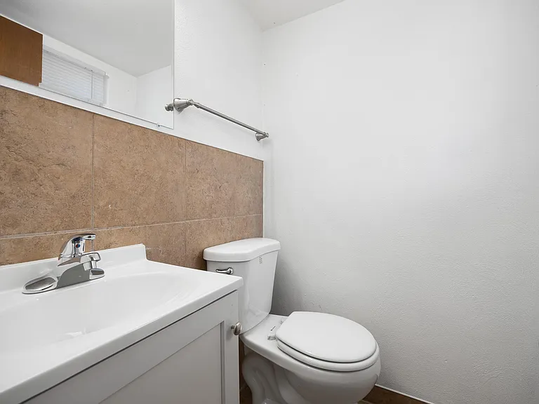 Forest Hills Apartments — Photo 36