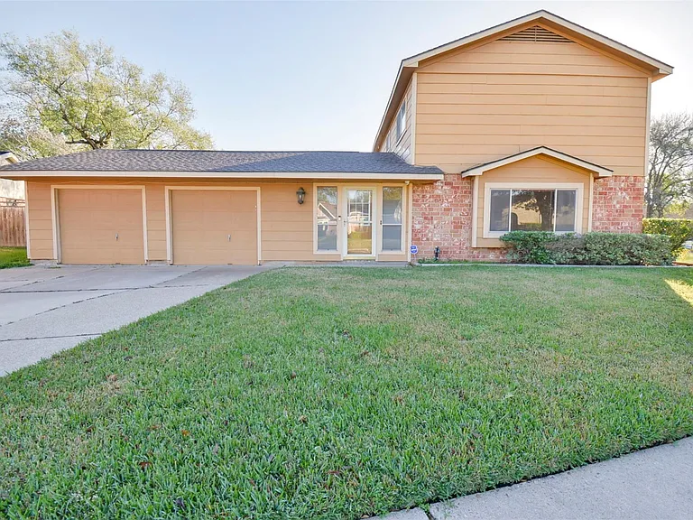 13915 Roundstone Ln — Photo 36