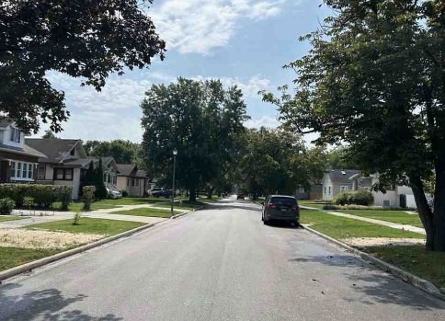 Exterior Neighborhood (street photo)