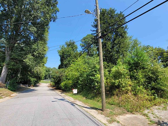 4th image of 409 Adam St
