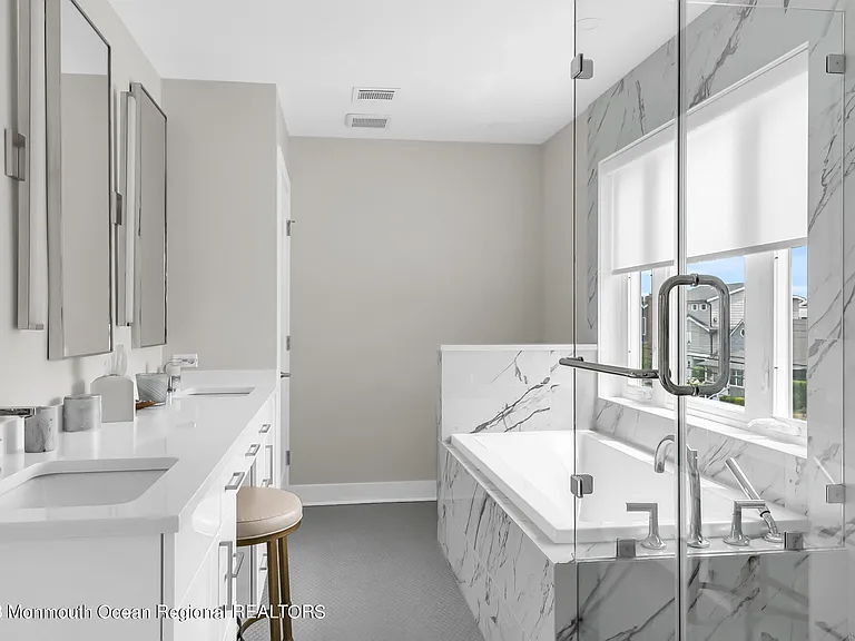 516 Club Dr — Photo 13