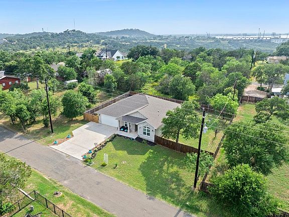 2nd image of 724 Oak Lane