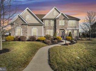 47 Country Side Dr, Carlisle, PA 17013