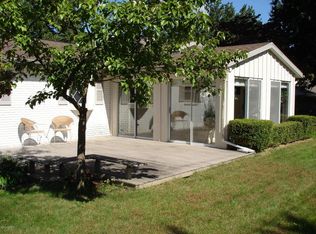 1788 Trafalgar Dr, Saint Joseph, MI 49085