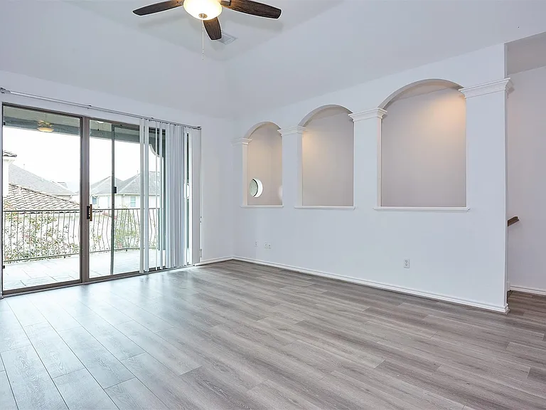 110 E Detering St — Photo 29