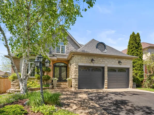 106 Mackey Dr, Whitby, ON L1P 1R5