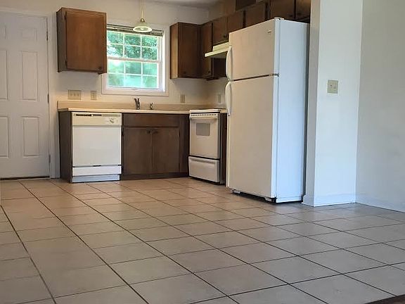 2nd image of 903 Trevor Ln