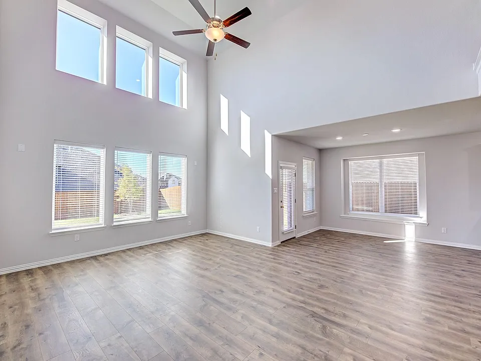 1012 Rosebay Dr