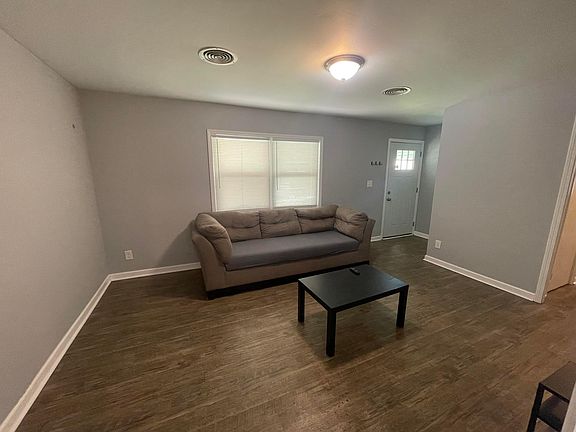 5th image of 1017 Duxberry Ave