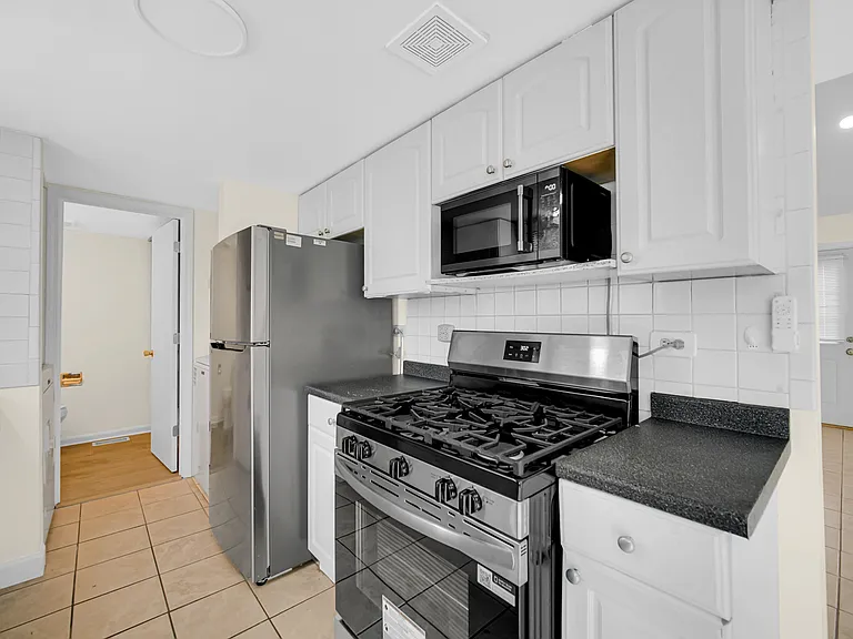 1807 Whitney Dr — Photo 10