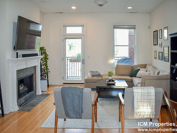 4th image of 2450 N Southport Ave Floor 2