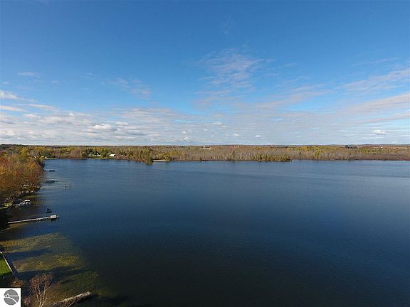 4th image of 2870 W Lakeside Dr