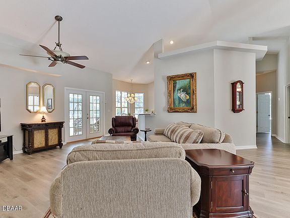 5th image of 1124 Killarney Dr