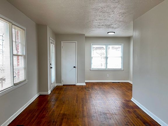 5th image of 101 E Mimosa Dr