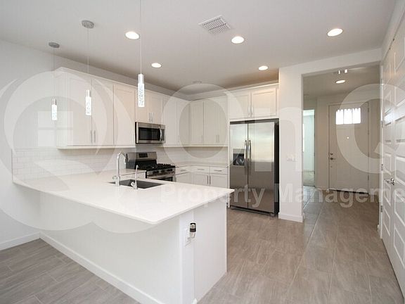 3rd image of 94 E Cedar Pl