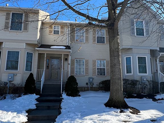 2nd image of 213 Waverly Ct