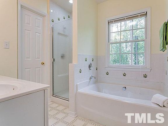 5th image of 4107 Liddington Dr
