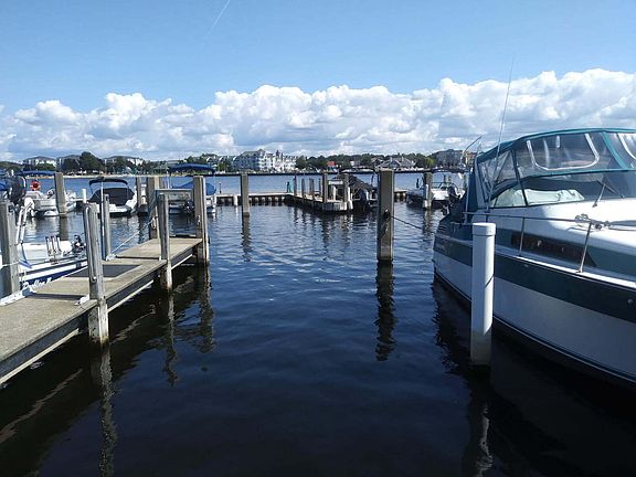 4th image of 98 Harbor Dr #12