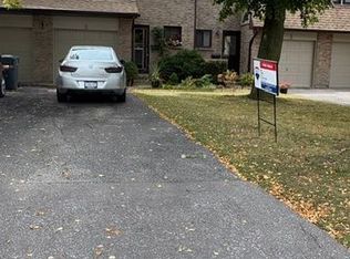 3345 Silverado Dr #2, Mississauga, ON L5A 3Y8