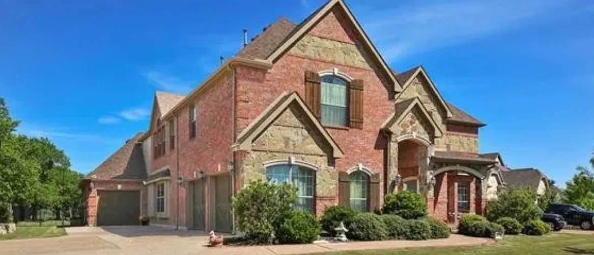 5 bed, 4358 sqft, $5,500 — Photo 2