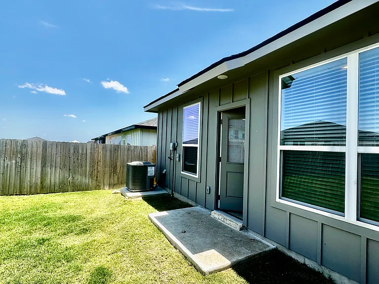 3807 Sugar Hackberry Trl #B — Photo 25