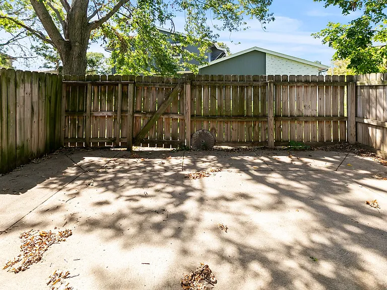 9002 David Cir — Photo 11