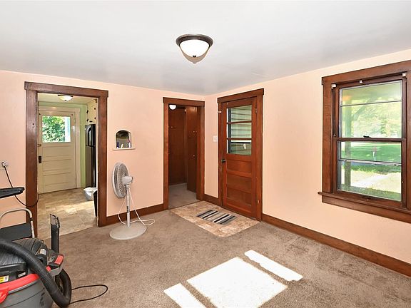 2nd image of 100 Iowa Ave