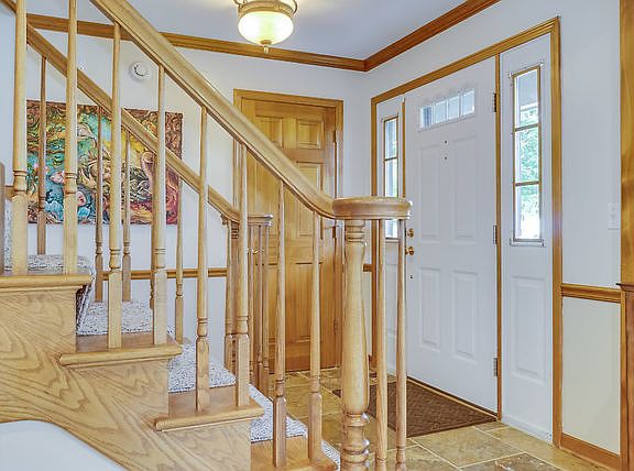 3rd image of 94 Winter Hill Cir
