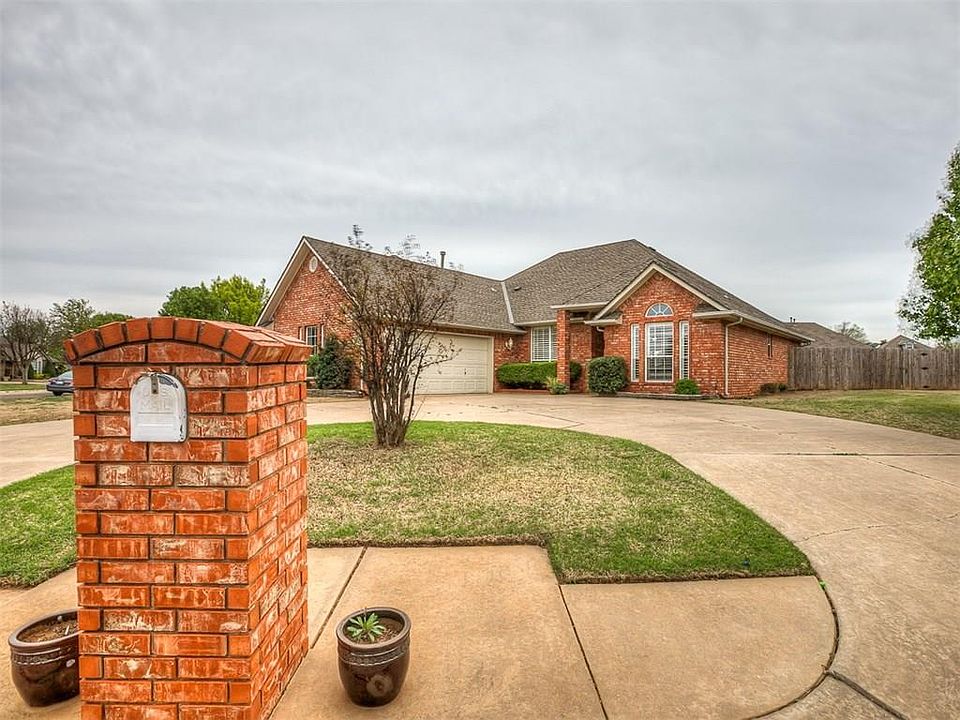 1st image of 2025 NW Redbud Cres