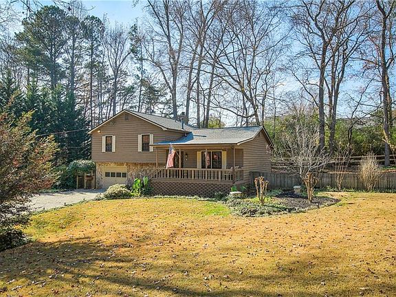 2nd image of 315 Vineyard Dr NW