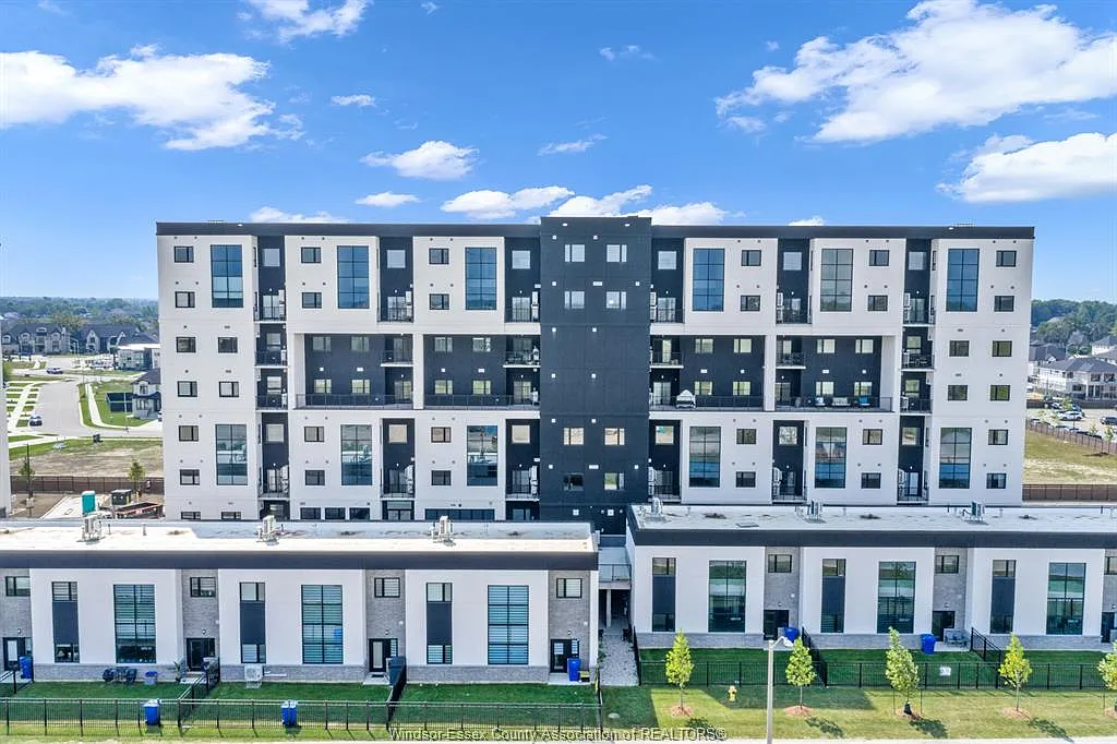2 bed, 2.0 bath, 1022 sqft, $2,300 — Photo 1