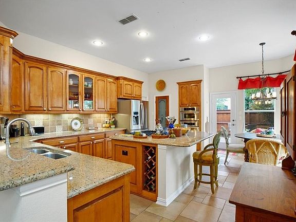 3rd image of 2212 Bear Lake Dr
