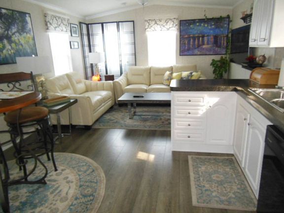 3rd image of 7 Beacon Ln
