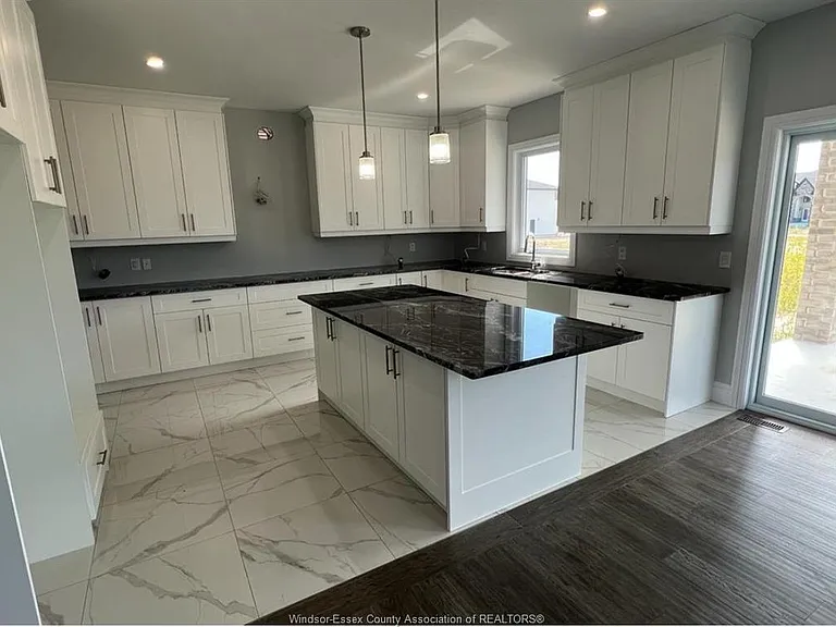 319 Benson Ct — Photo 6