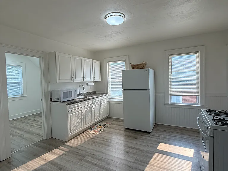 49 Henry St #3 — Photo 5