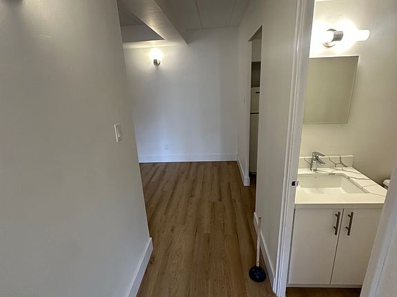 2nd image of 283 Maclaren St #1562365